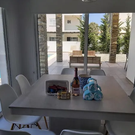 The Anemoni 5 * Πρωταράς